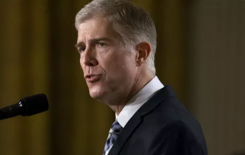 Trump coloca a su juez en el Supremo con un cambio de las reglas del Senado