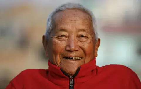 Nepalí quiere coronar el monte Everest a los 85 años