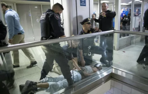 Estampida por falsa alarma de tiroteo deja 16 heridos en estación de Nueva York
