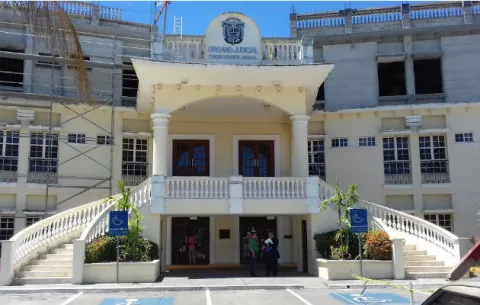Giran orden de detención a ocho personas por droga