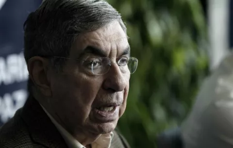 Óscar Arias dice que situación de Venezuela es advertencia para la región