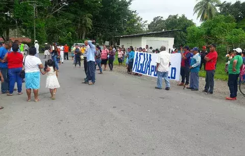 Protestan para exigir mejor servicio de agua potable en Changuinola