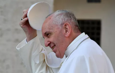 El papa viaja a Egipto para solidarizarse con los cristianos