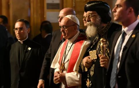 El papa pide en El Cairo el "no" a la violencia en nombre de la religión