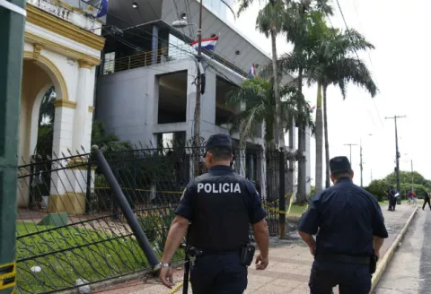 Policía señalado de matar a opositor en Paraguay tenía arresto domiciliario