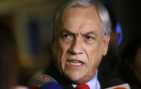 Detienen a joven que escupió a expresidente chileno Sebastián Piñera