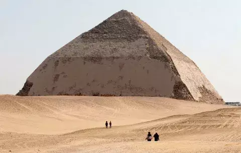 Descubren los restos de una nueva pirámide en Egipto