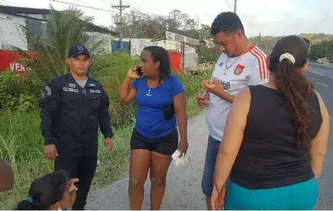 Policía y morador rescatan a familia en quebrada Fantasma en Cativá