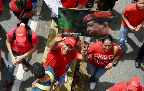 Algunos accesos a Caracas están bloqueados y el metro cerrado ante manifestaciones