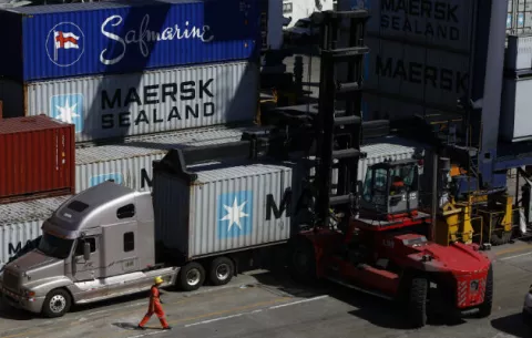 Se desacelera movimiento de carga en puertos 