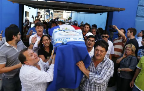Disturbios por ley de reelección en Paraguay dejan un muerto y decena de detenidos