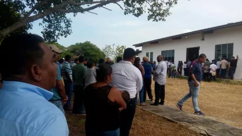 Dan último adiós a madre e hija al chocar lancha en la que viajaban 