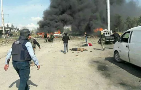Suben a 43 los muertos por explosión de un auto bomba contra evacuados en Alepo