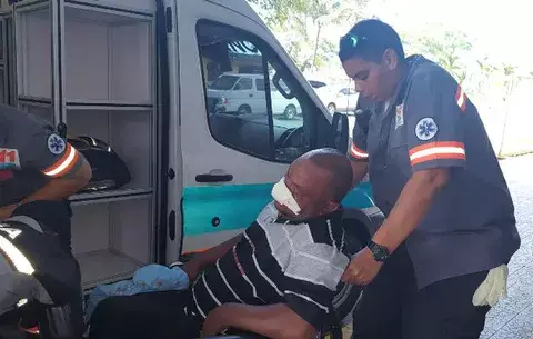 Le disparan en el rostro a taxista en Colón, para robarle 