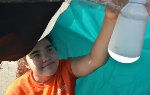 Diseñan una tienda de campaña con energía solar para desamparados