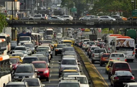 Buscan estrategia para enfrentar tráfico caótico de Panamá