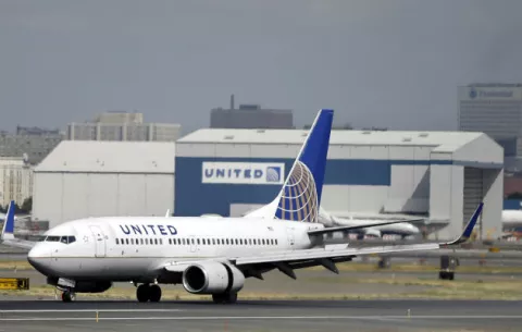 United no usará más a la Policía para sacar pasajeros de aviones
