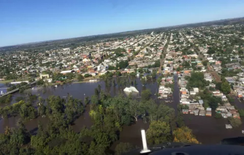 Asciende a 1.225 número de desplazados al norte de Uruguay por inundaciones