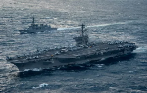 EE.UU. envía portaaviones hacia la Península de Corea como muestra de fuerza