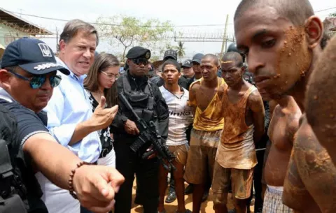 Varela reconoce que no hay control dentro de las cárceles