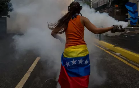 Fiscalía confirma 12 muertos en protestas y saqueos en Venezuela