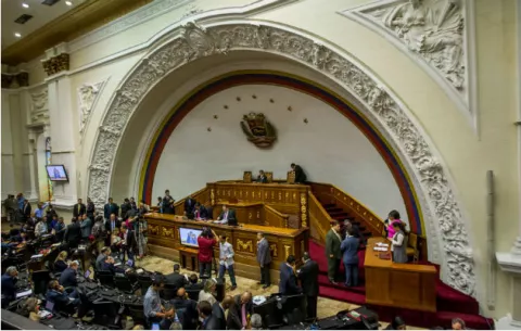 El Tribunal Supremo de Venezuela renuncia a asumir las funciones del Parlamento