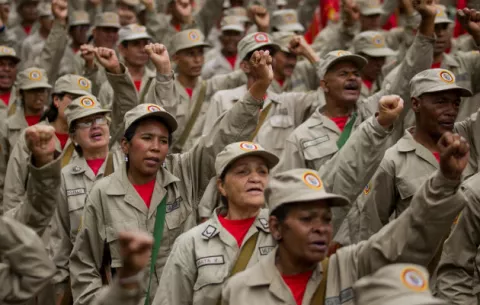 EE.UU.: Armar a cientos de miles de civiles en Venezuela "llevará al desastre"