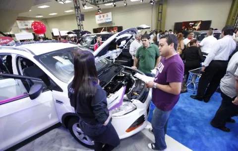 Empresas venden 1,224 autos menos, en los primeros meses del año 