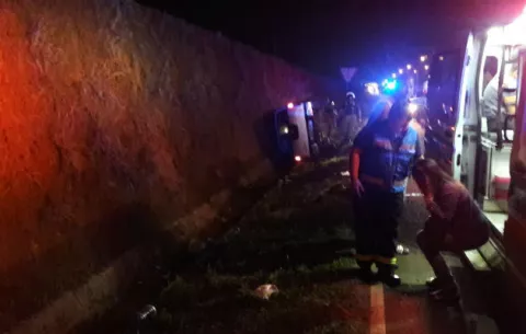 Vuelco en la autopista Arraiján - La Chorrera, hay dos lesionados 