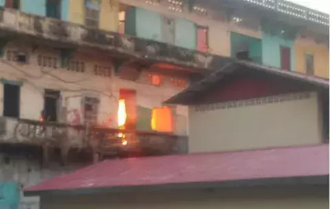 Se quema la Wilcox en la ciudad de Colón y se cae techo en alcaldía de Portobelo