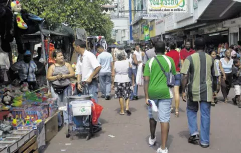 Trabajadores marchan contra corrupción, desigualdad e informalidad