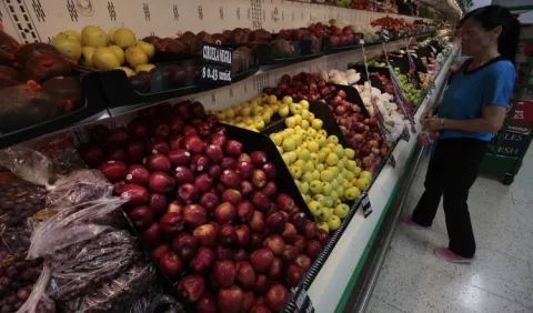 Población  enfrenta  altos costos de frutas 