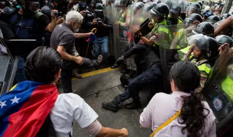 Gas pimienta en la marcha de 'los abuelos' 
