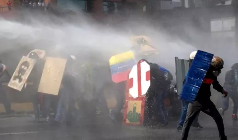 Dispersan manifestación opositora
