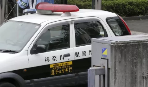 Un hombre armado hiere a 5 personas