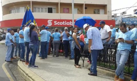 Protestan contra el proyecto para privatizar el Idaan 