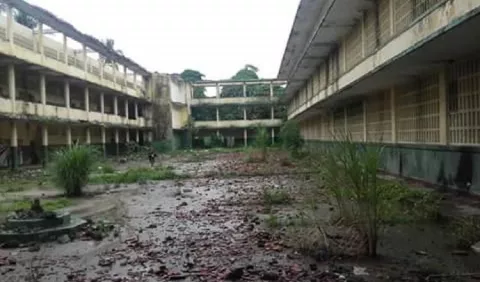 Antiguo  Abel Bravo, obra   a la desidia