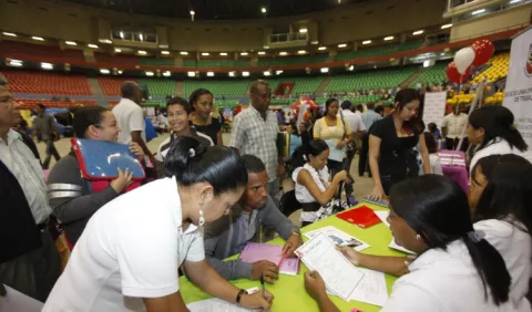 Aumento de permisos a  extranjeros afecta  el mercado laboral