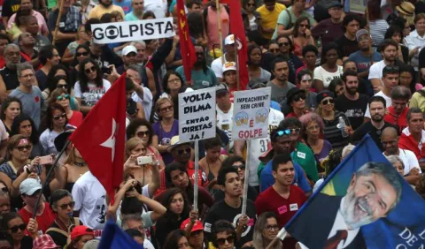 Artistas piden elecciones a Temer, que insiste en terminar su mandato