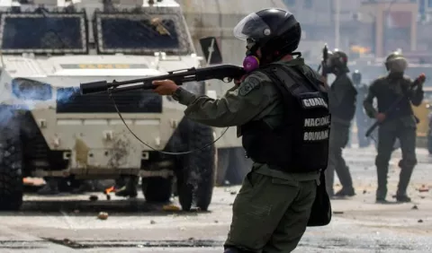 Marcha no llega a la defensoría
