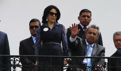 Assange  seguirá en la embajada ecuatoriana