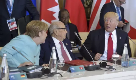 Merkel: UE debe tomar las riendas de su destino
