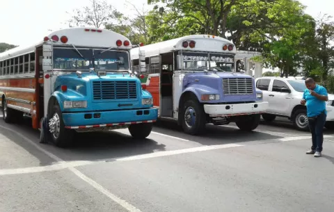 Transportistas en La Chorrera paralizan el servicio y exigen mayor seguridad 