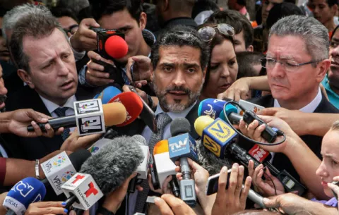 Abogados de López piden ver condición del opositor venezolano preso