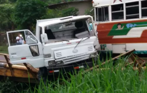 Cinco lesionados por accidente en Puerto Caimito 