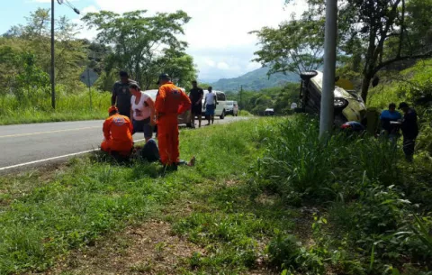 Dos heridos por accidente en vía sobre Veracruz 
