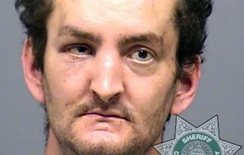 Un hombre de Oregon mata a su mamá el Día de las Madres