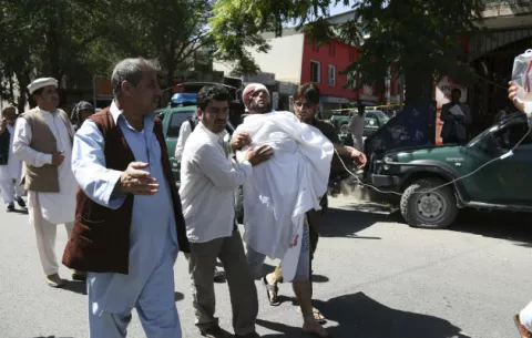Kabul revive sus peores momentos con brutal atentado al comienzo del Ramadán