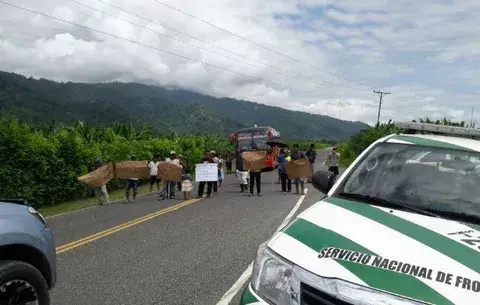 Cierran calles en Bocas para pedir policías y garita