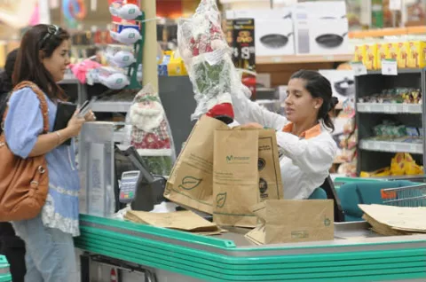 Temen que bolsas biodegradables encarezcan canasta básica